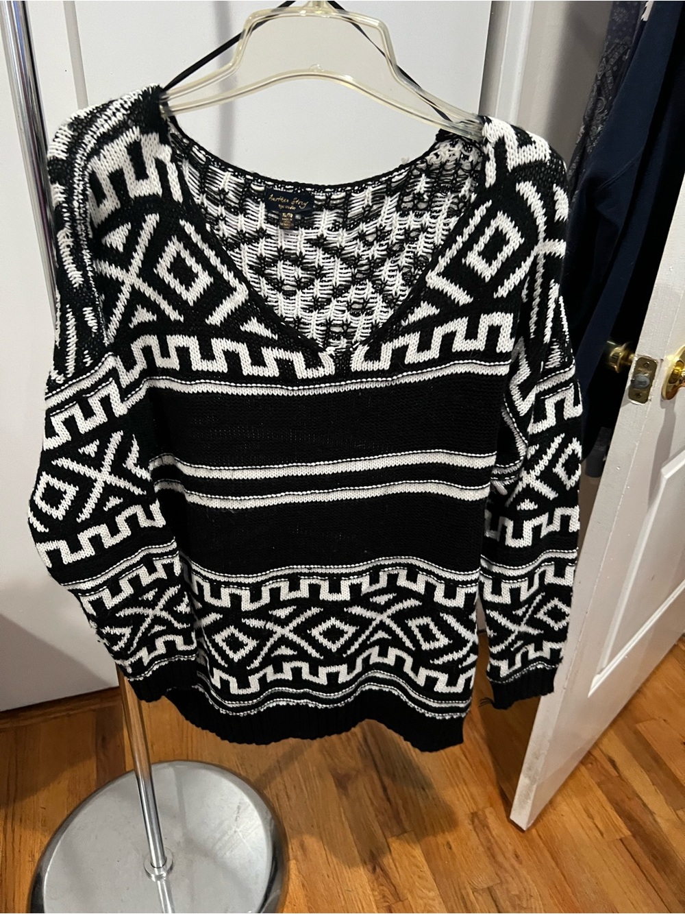 Black & White Geometric V-Neck Knit Sweater